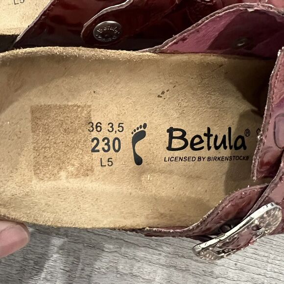 Women's Red Embossed Sandals - Picture 3 of 5